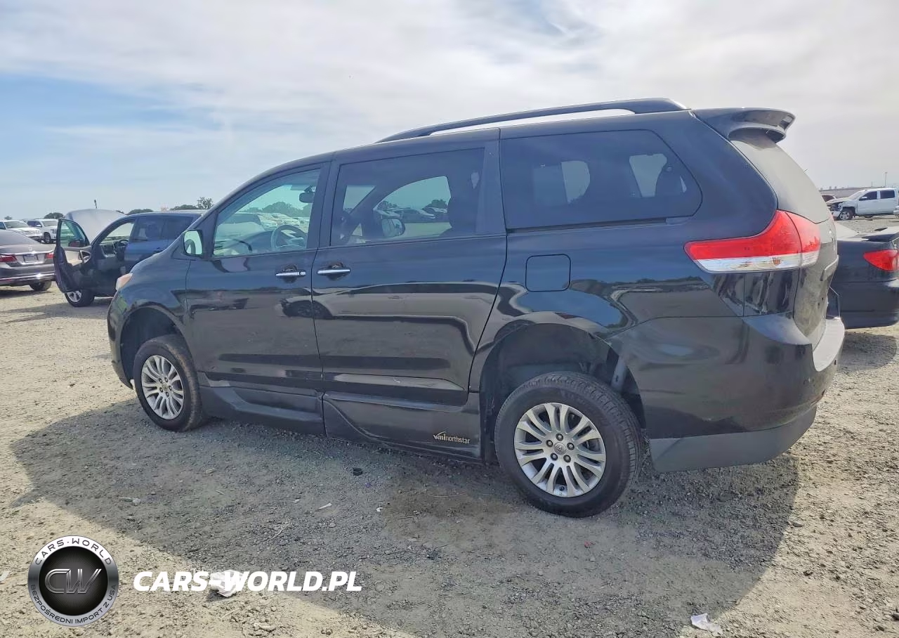 2013 Toyota Sienna Xle 8-Passenger VIN:5TDYK3DC8DS389511 - 2