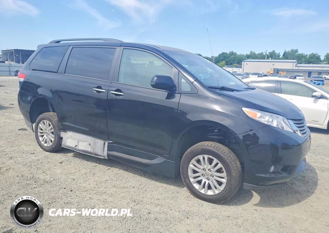 2013 Toyota Sienna Xle 8-Passenger VIN:5TDYK3DC8DS389511 - 4