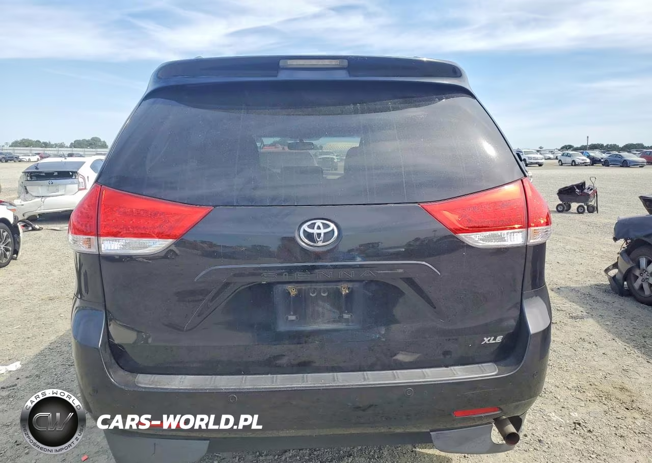2013 Toyota Sienna Xle 8-Passenger VIN:5TDYK3DC8DS389511 - 6