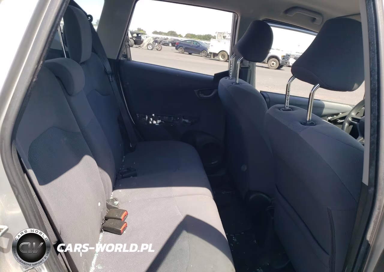2011 Honda Fit VIN:JHMGE8H38BC005282 - 10