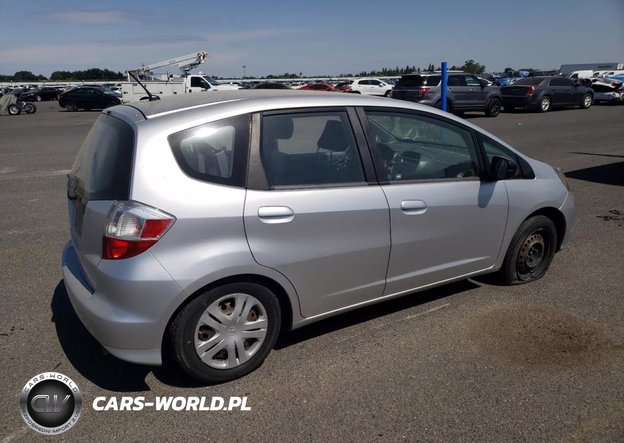 2011 Honda Fit VIN:JHMGE8H38BC005282 - 3