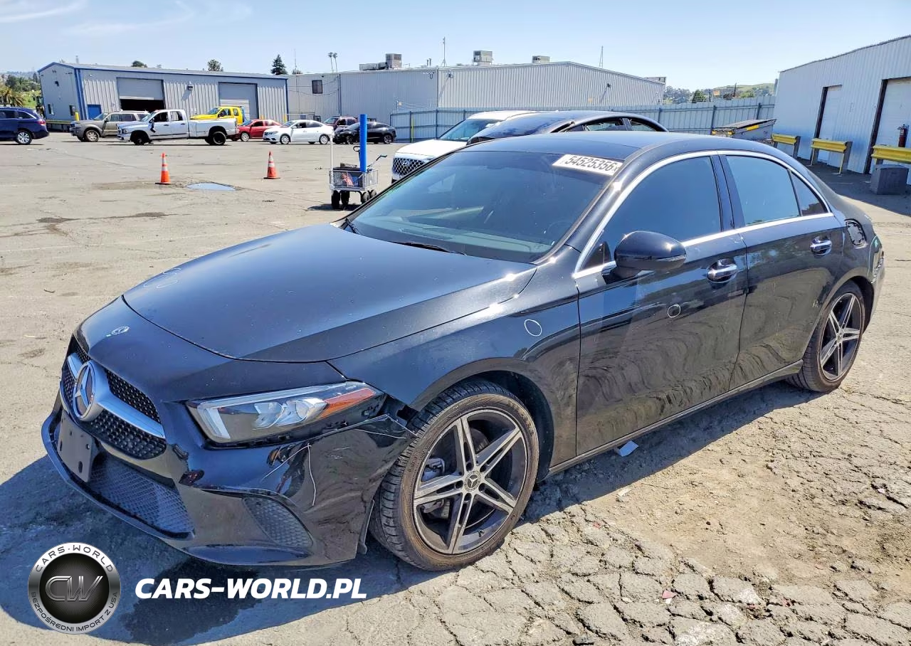 2021 Mercedes-Benz A 220 – zdjęcie 1 z 12