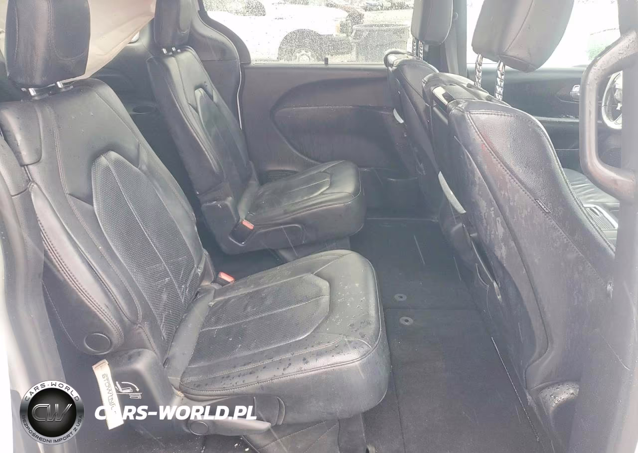 2019 Chrysler Pacifica Touring L Plus VIN:2C4RC1EG6KR746195 - 11