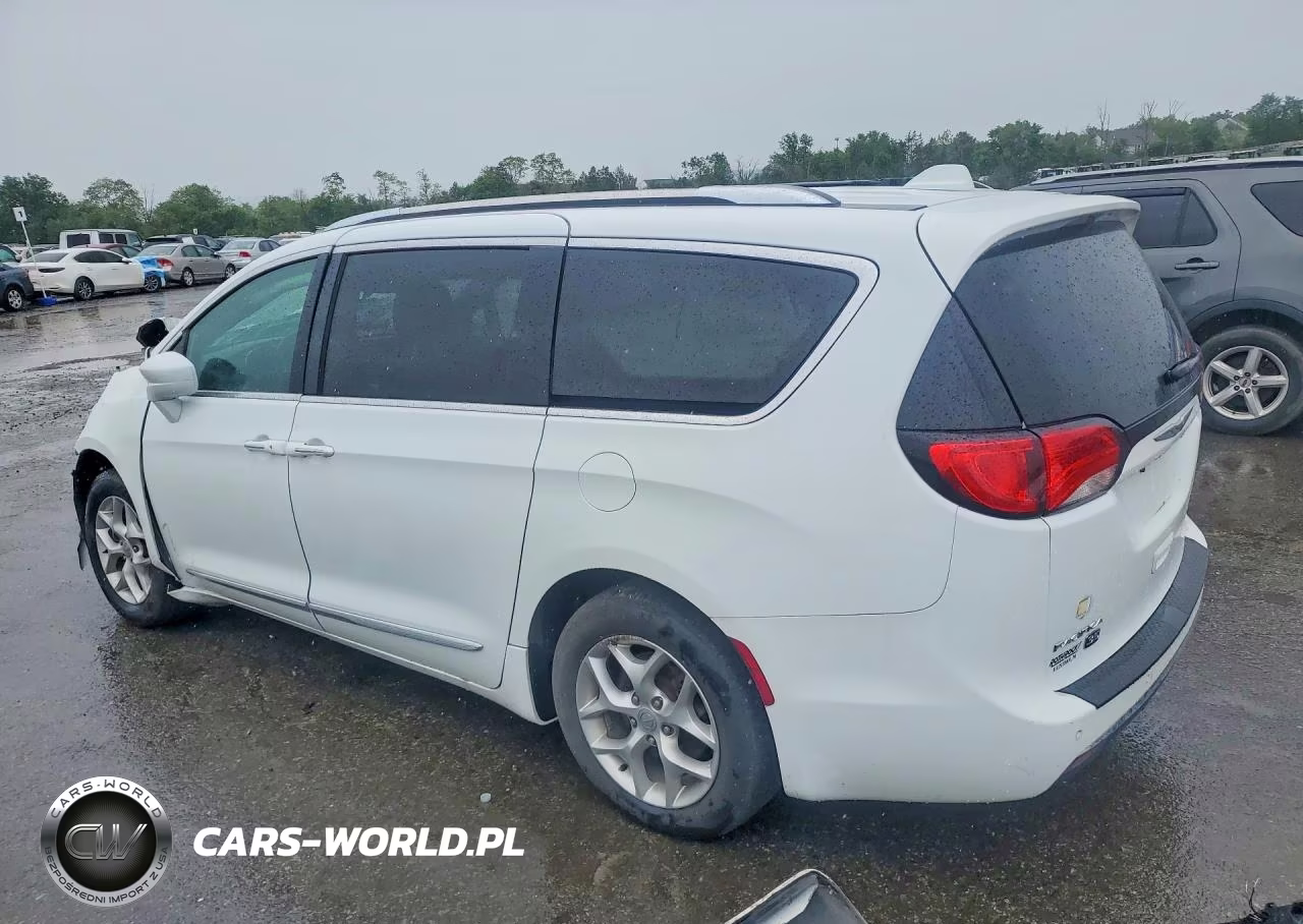2019 Chrysler Pacifica Touring L Plus VIN:2C4RC1EG6KR746195 - 2