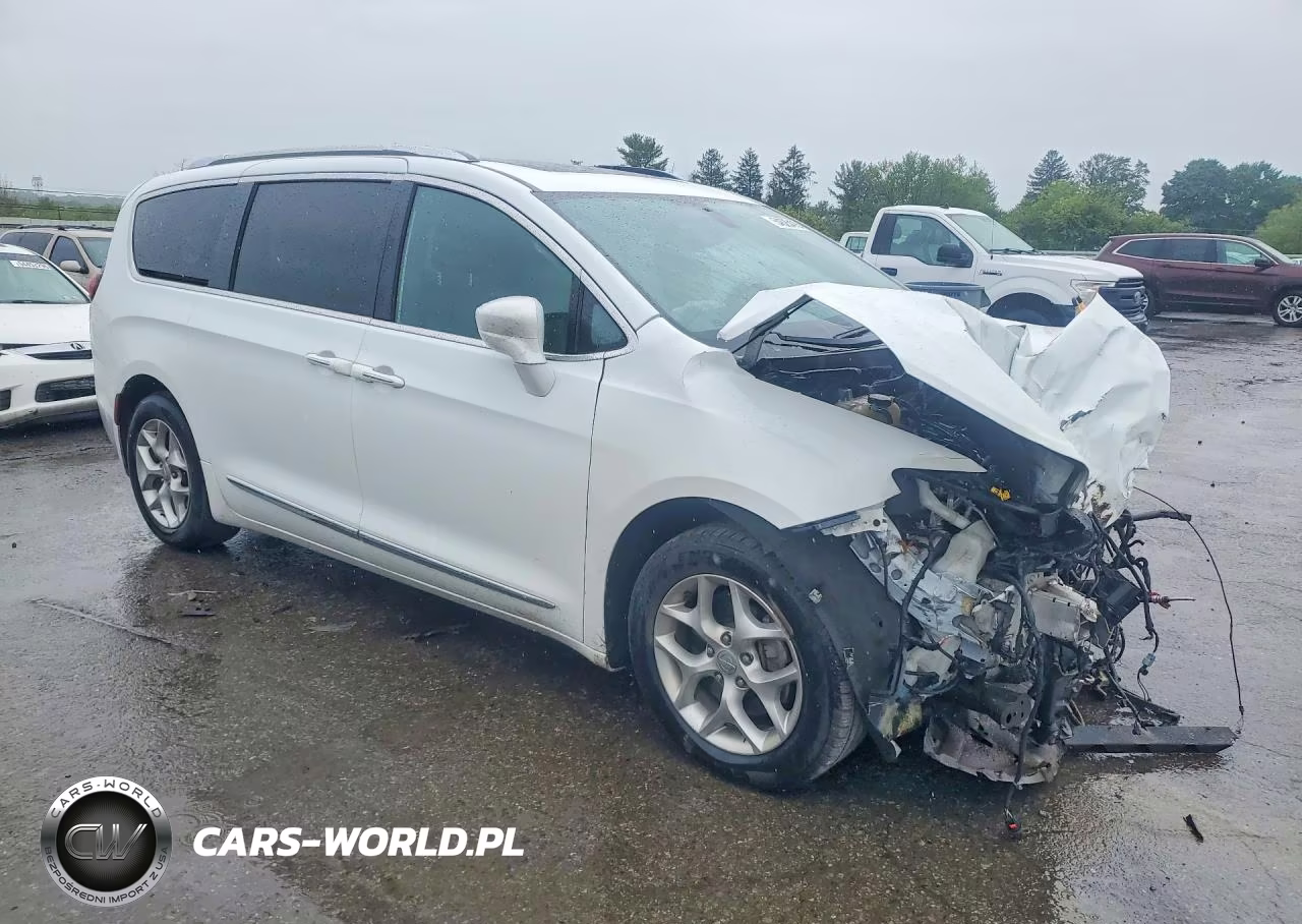 2019 Chrysler Pacifica Touring L Plus VIN:2C4RC1EG6KR746195 - 4