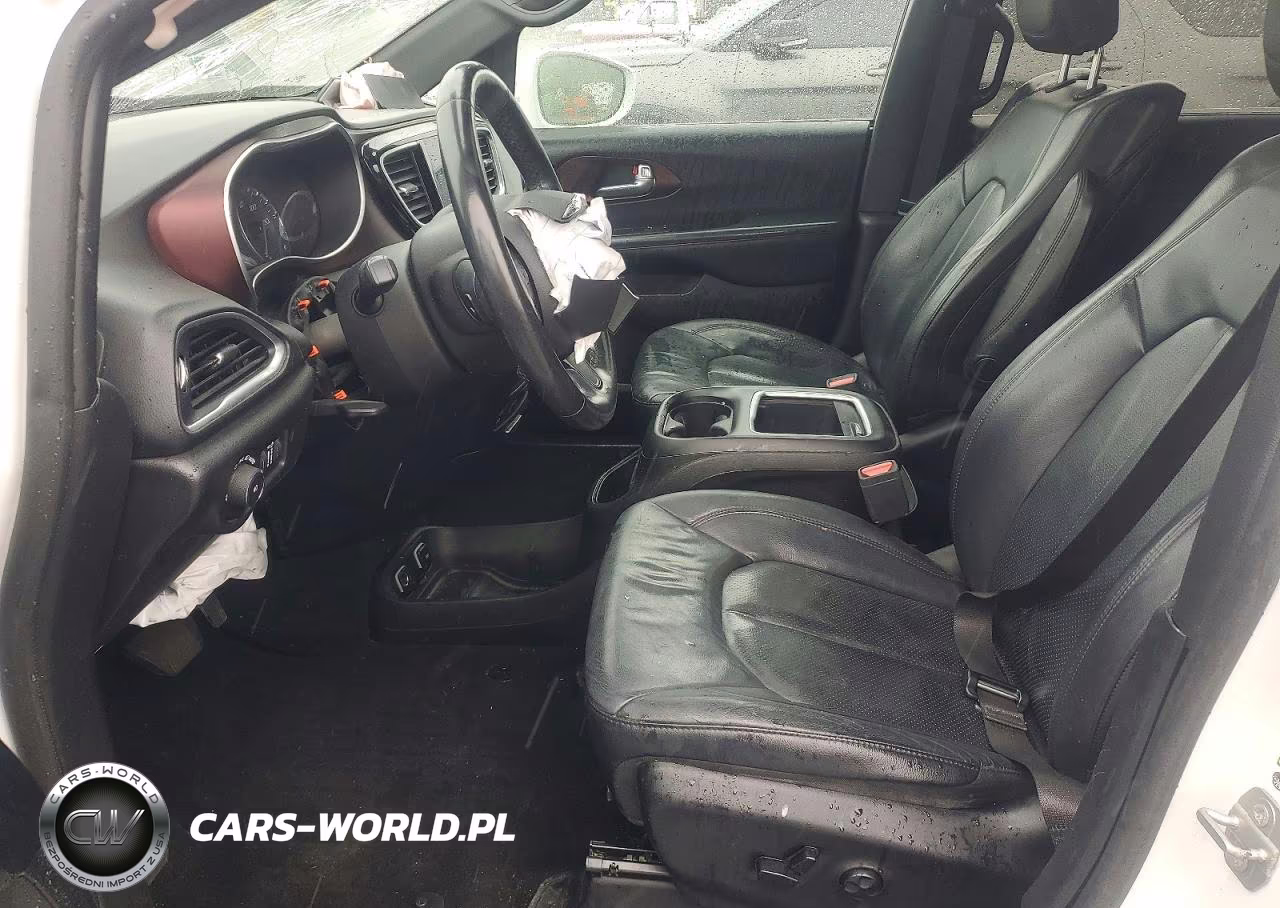 2019 Chrysler Pacifica Touring L Plus VIN:2C4RC1EG6KR746195 - 7
