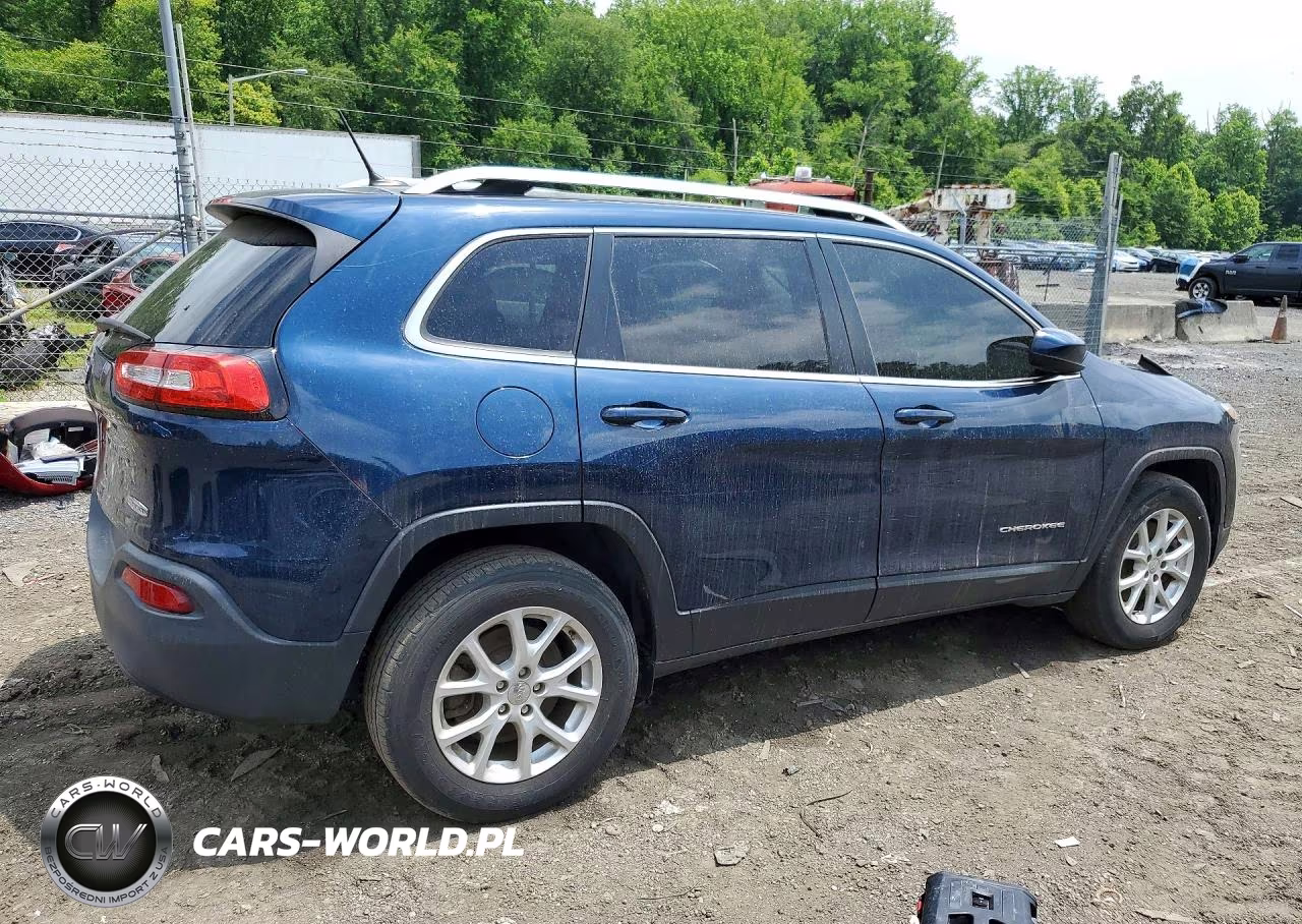 2018 Jeep Cherokee Latitude VIN:1C4PJMCB0JD586175 - 3