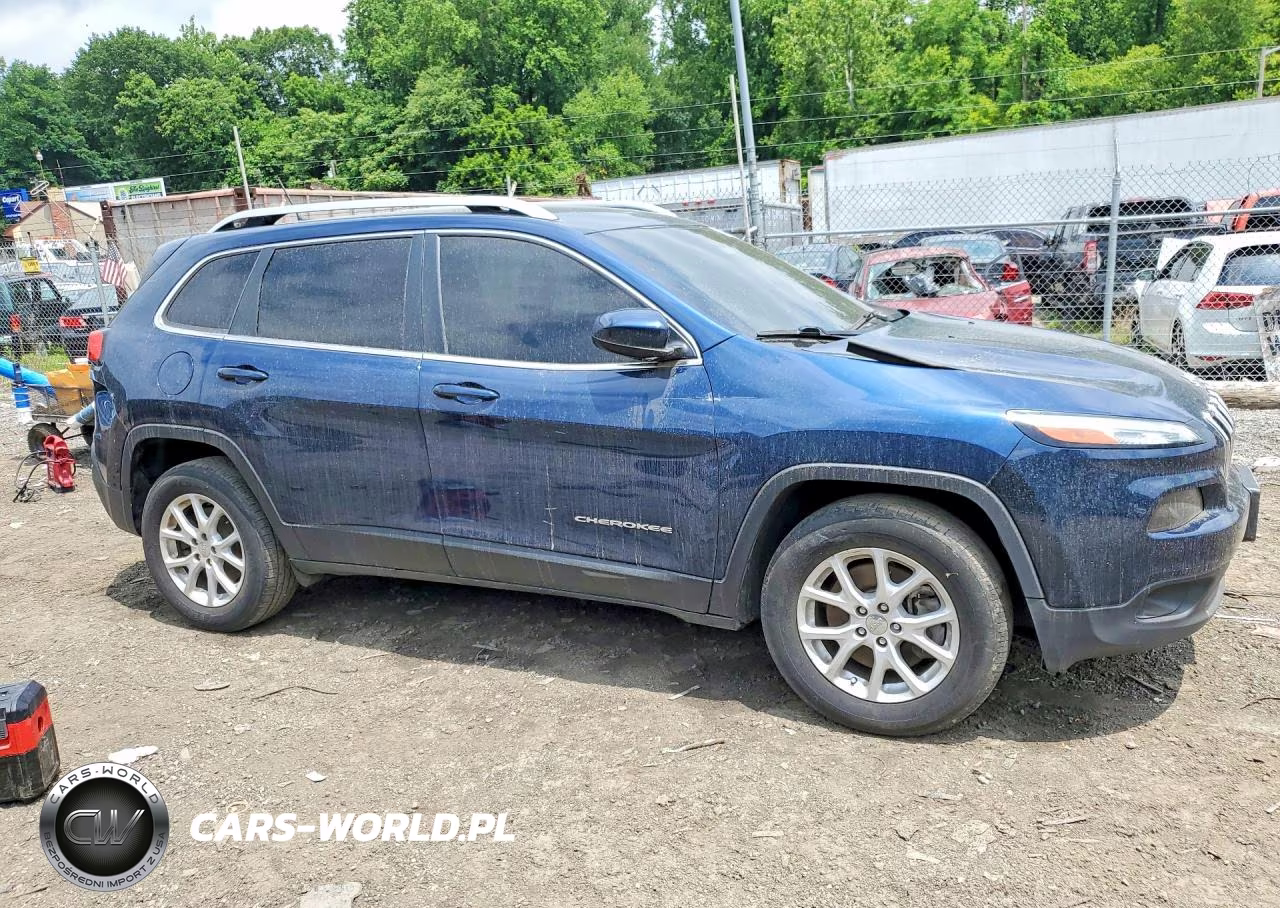 2018 Jeep Cherokee Latitude VIN:1C4PJMCB0JD586175 - 4