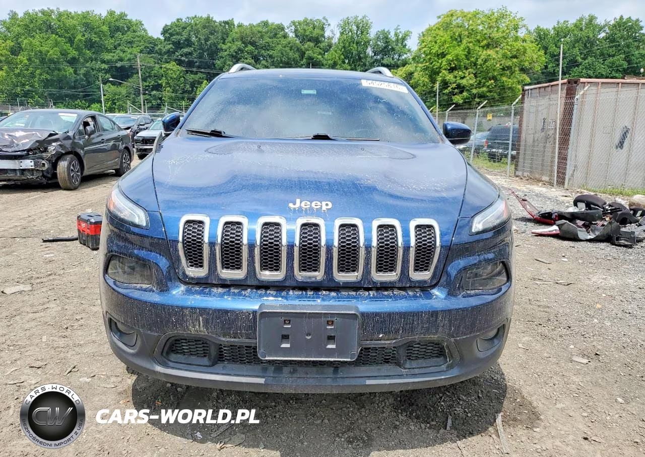 2018 Jeep Cherokee Latitude VIN:1C4PJMCB0JD586175 - 5