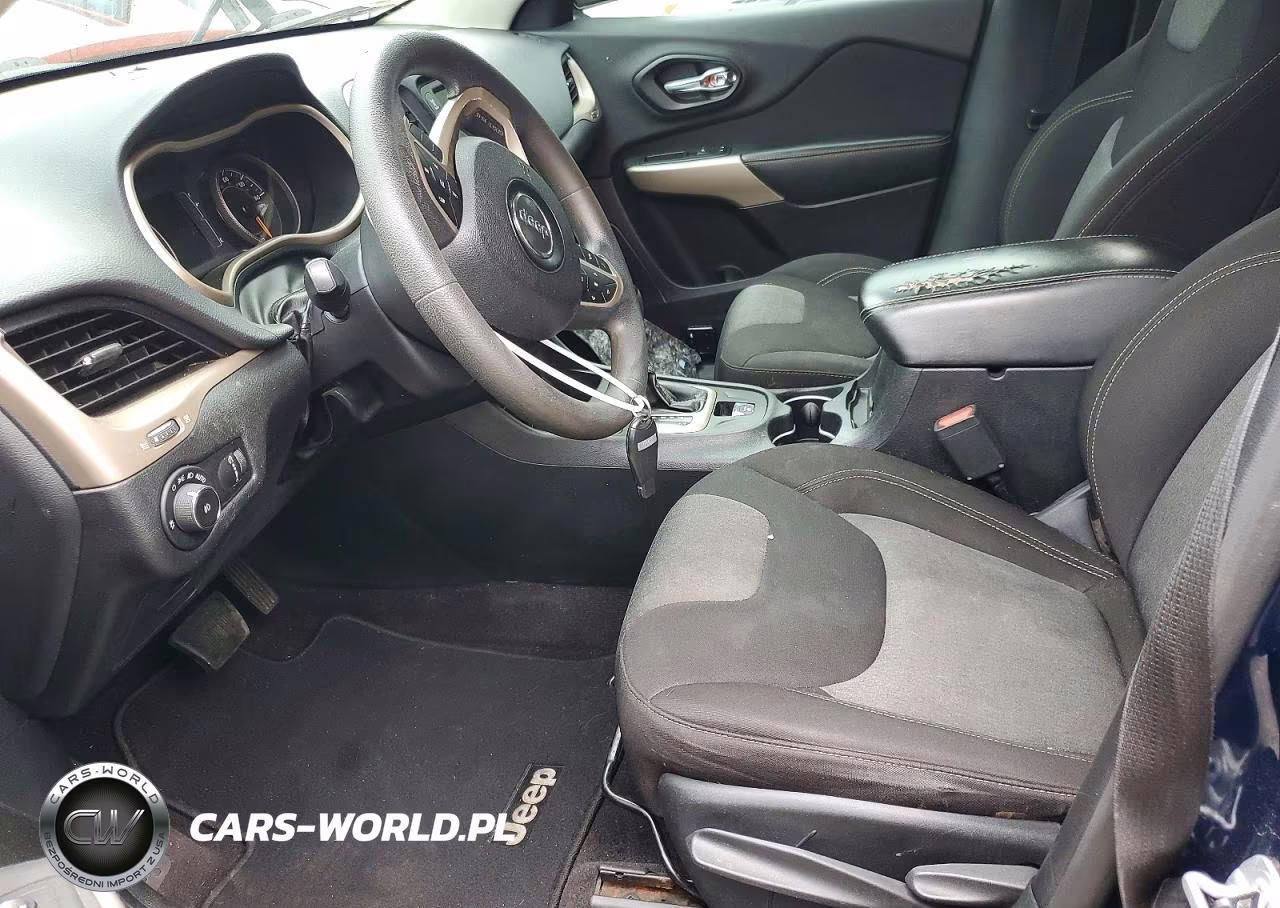2018 Jeep Cherokee Latitude VIN:1C4PJMCB0JD586175 - 7