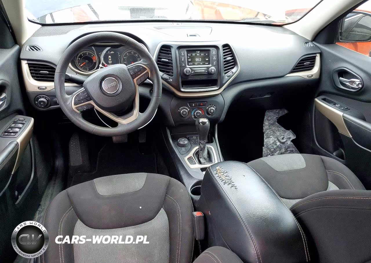 2018 Jeep Cherokee Latitude VIN:1C4PJMCB0JD586175 - 8