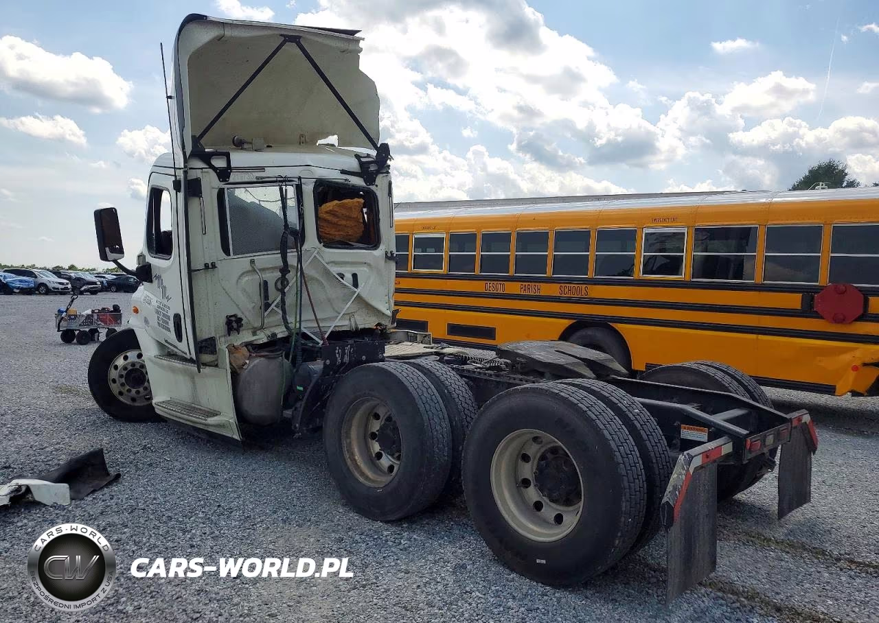 2019 Suzuki Cascadia 125 Semi Truck VIN:3AKJGEDR7KSKK6654 - 3