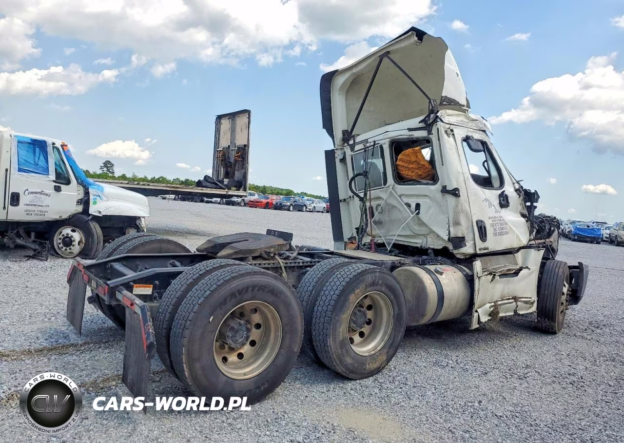 2019 Suzuki Cascadia 125 Semi Truck VIN:3AKJGEDR7KSKK6654 - 4