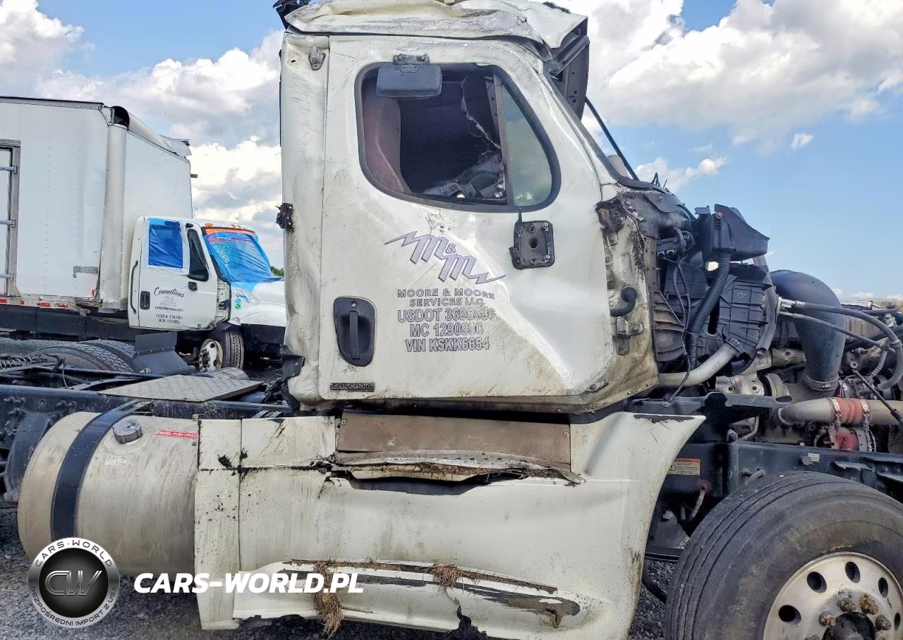 2019 Suzuki Cascadia 125 Semi Truck VIN:3AKJGEDR7KSKK6654 - 9