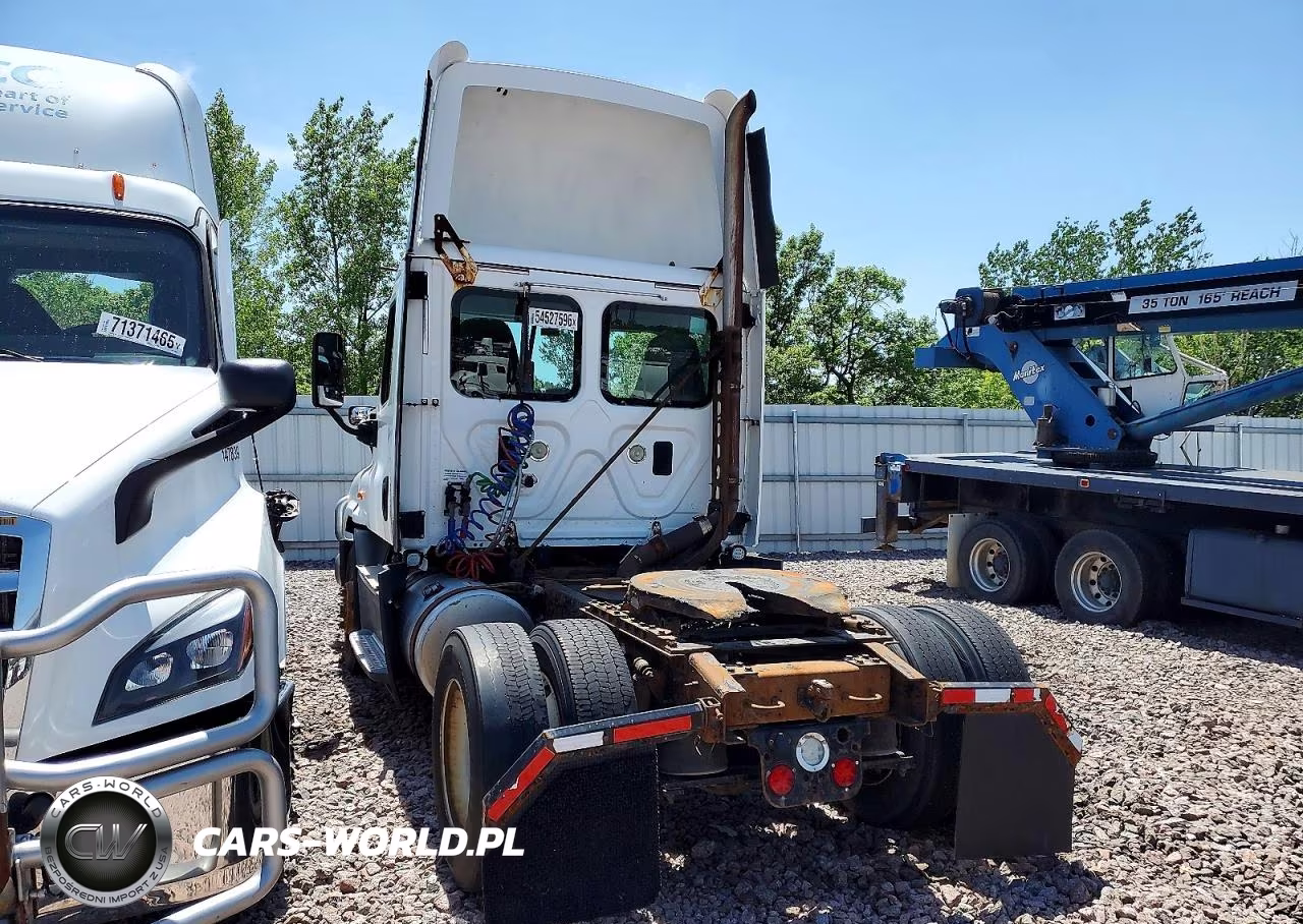 2016 Freightliner Cascadia 125 Semi Truck VIN:1FUBGEDV2GLHC5803 - 3