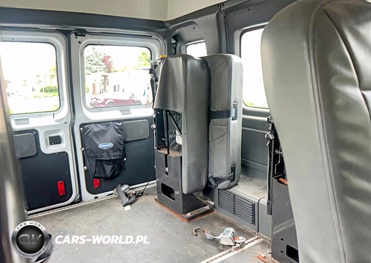2011 Ford Econoline E350 Super Duty Van VIN:1FTDS3EL6BDB24396 - 13