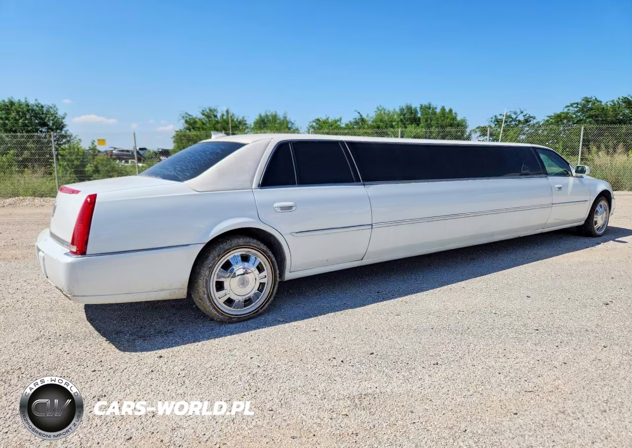 2011 Cadillac Professional Chassis VIN:1GE9K9C61BU550087 - 3