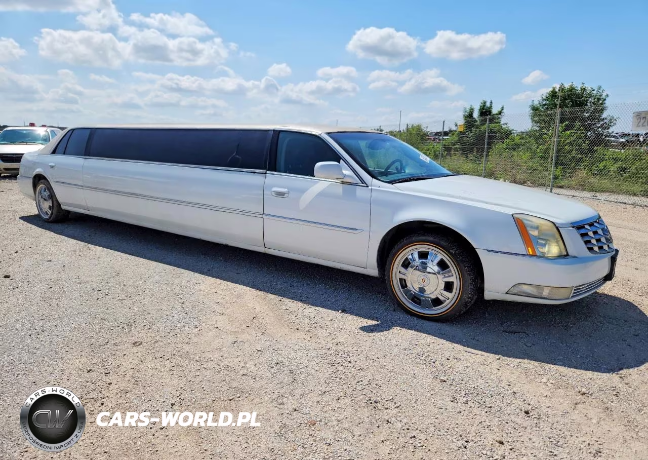 2011 Cadillac Professional Chassis VIN:1GE9K9C61BU550087 - 4