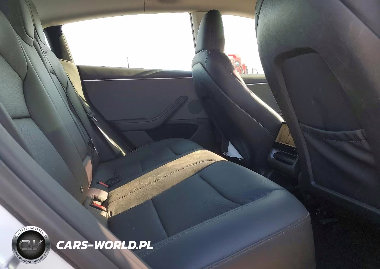 2025 Tesla Model 3 VIN:5YJ3E1EAXSF914640 - 10