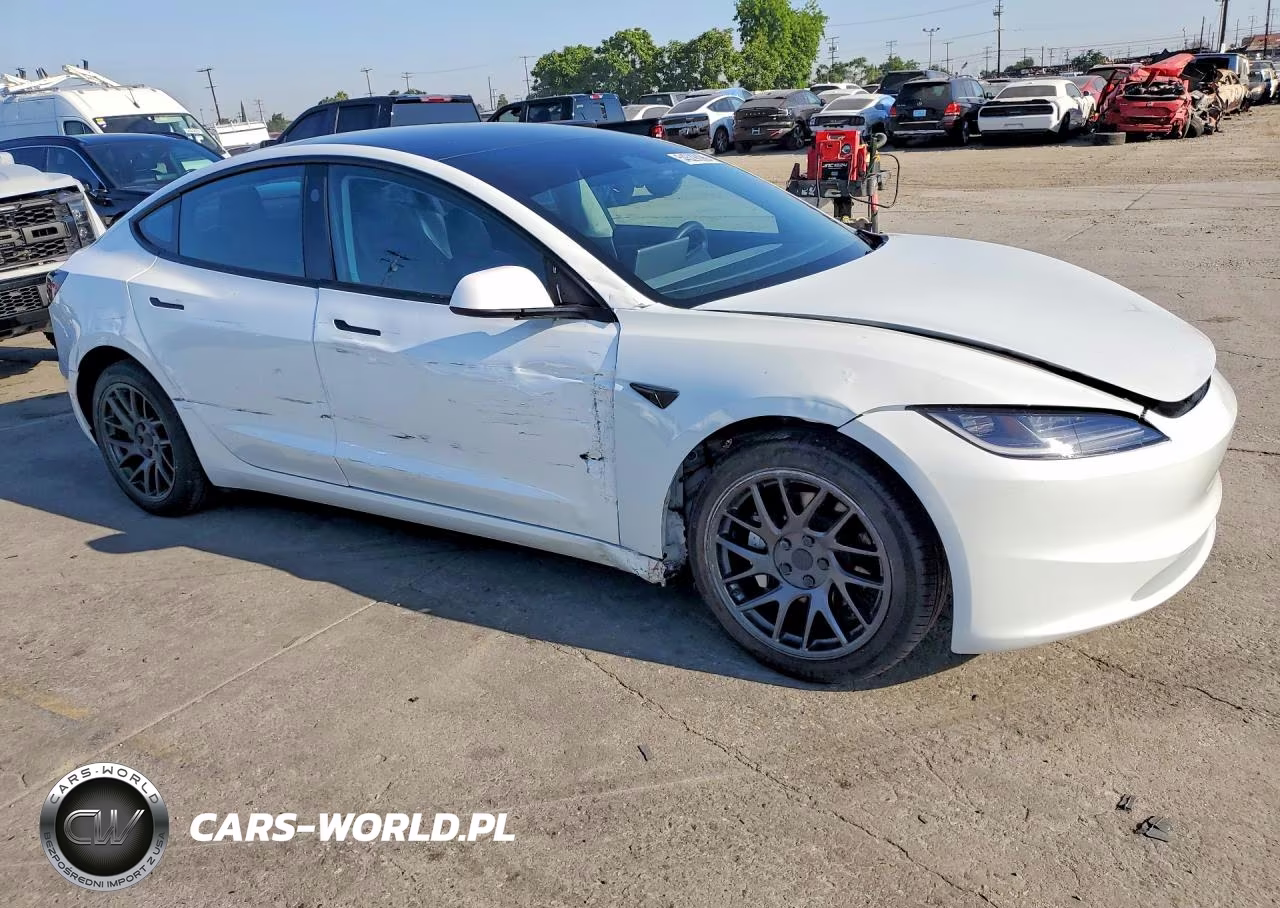 2025 Tesla Model 3 VIN:5YJ3E1EAXSF914640 - 4