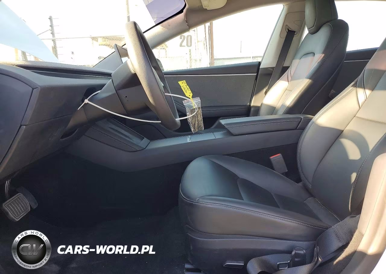 2025 Tesla Model 3 VIN:5YJ3E1EAXSF914640 - 7