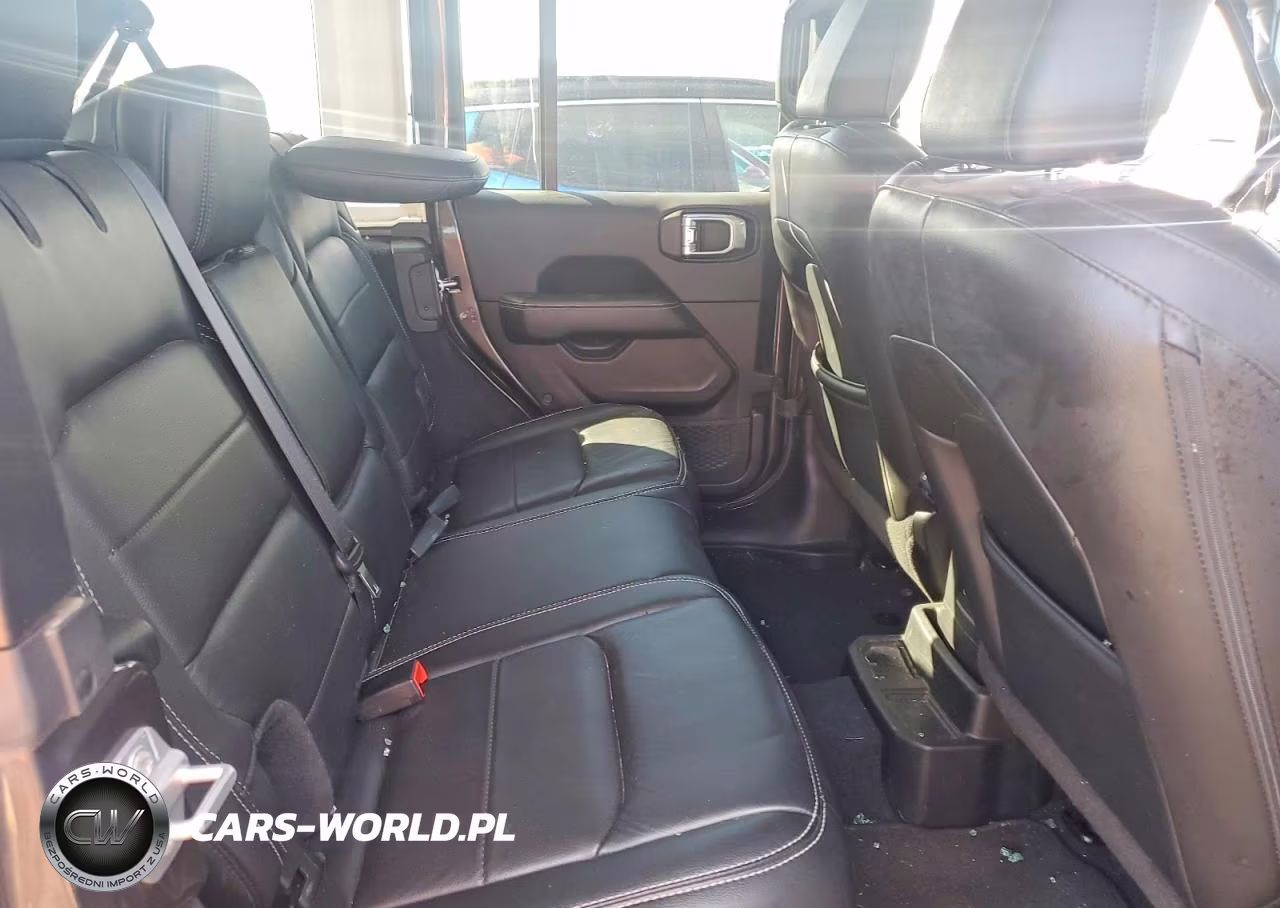 2019 Jeep Wrangler Unlimited Sahara VIN:1C4HJXEN8KW508715 - 10