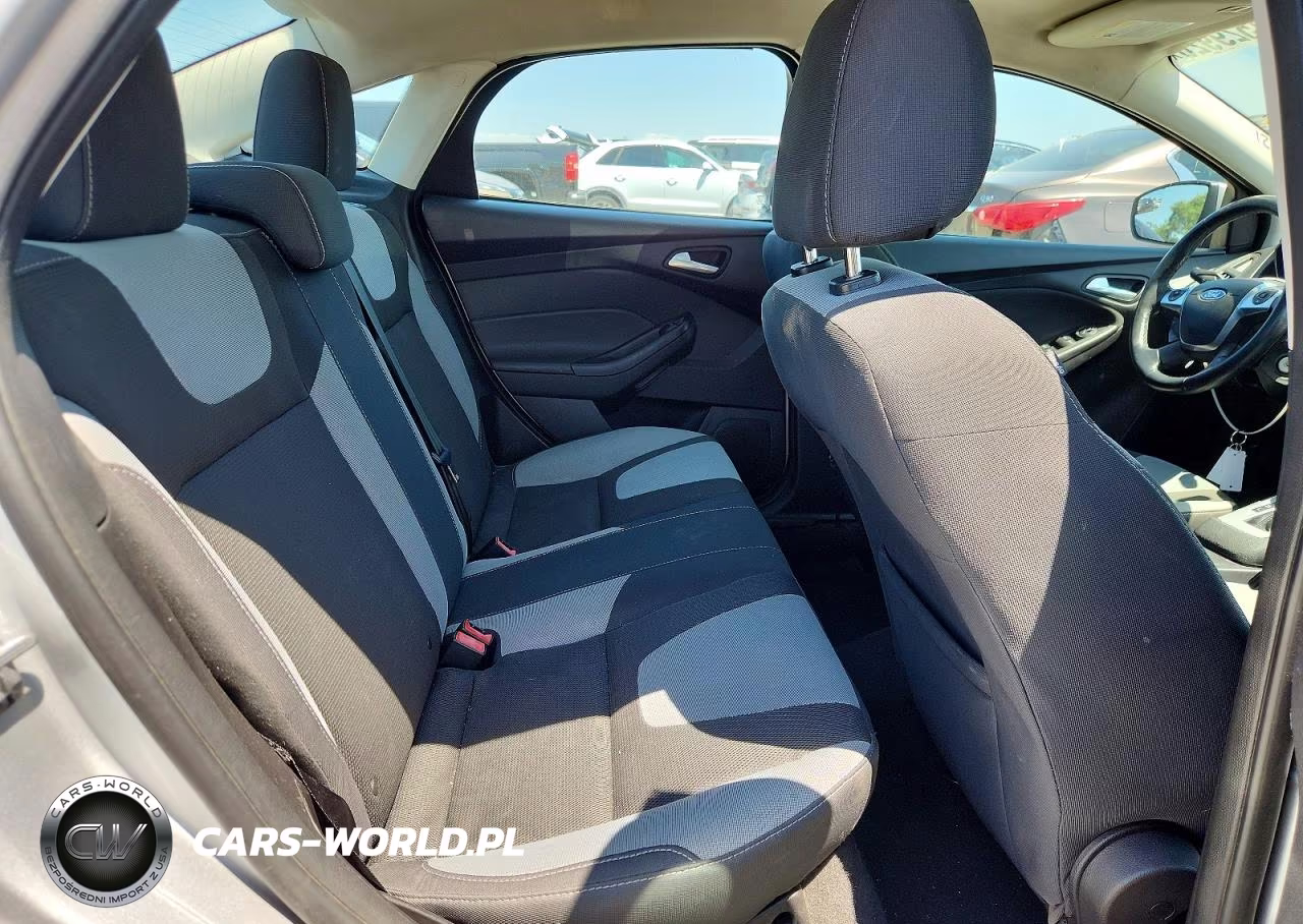 2014 Ford Focus Se VIN:1FADP3F29EL375355 - 10