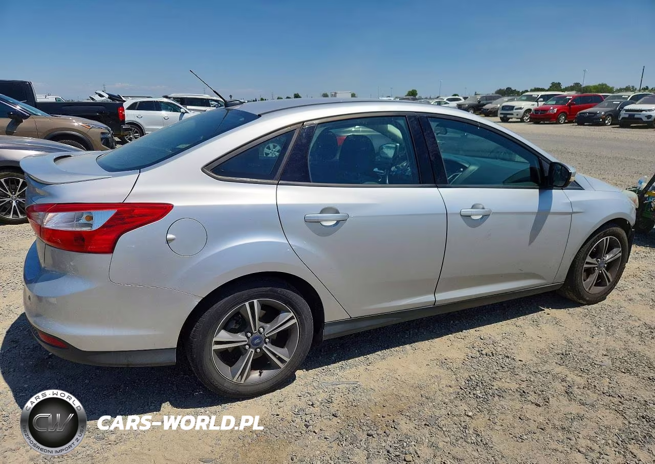 2014 Ford Focus Se VIN:1FADP3F29EL375355 - 3