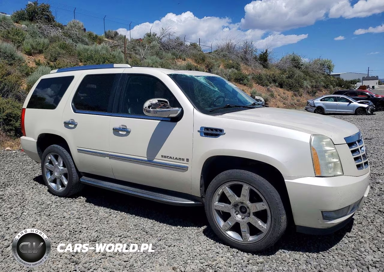 2008 Cadillac Escalade Luxury VIN:1GYFK63878R278761 - 4