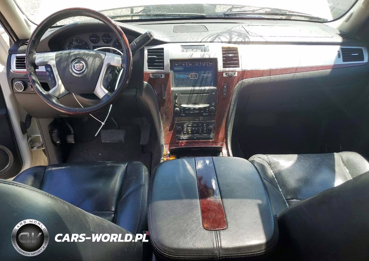 2008 Cadillac Escalade Luxury VIN:1GYFK63878R278761 - 8