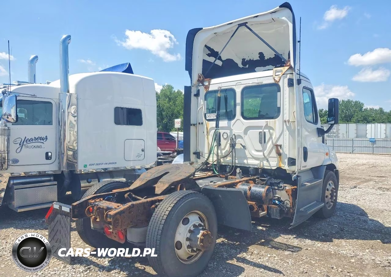 2017 Freightliner Cascadia 113 Semi Truck VIN:3AKBGADV9HSJD0569 - 4
