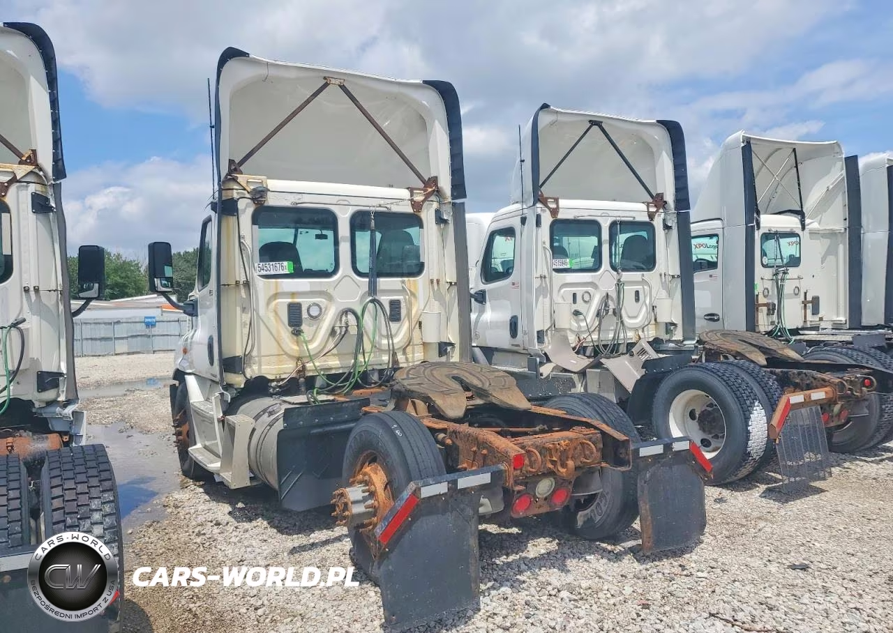2016 Freightliner Cascadia 113 Semi Truck VIN:3AKBGADV3GSHB2460 - 3