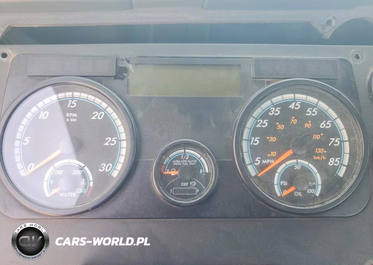 2016 Freightliner Cascadia 113 Semi Truck VIN:3AKBGADV3GSHB2460 - 8