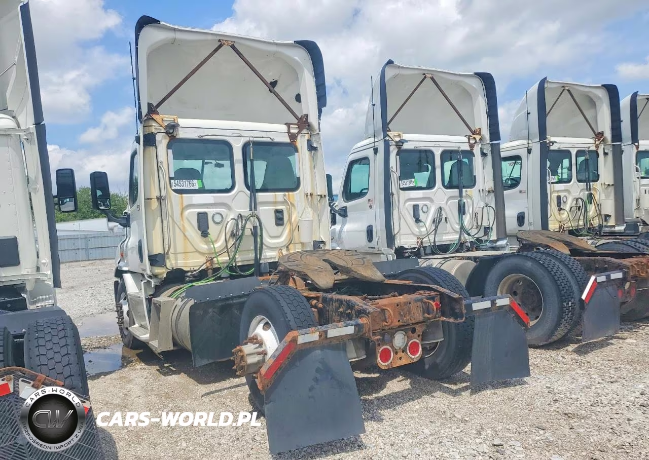 2016 Freightliner Cascadia 113 Semi Truck VIN:3AKBGADV8GSHB2471 - 3