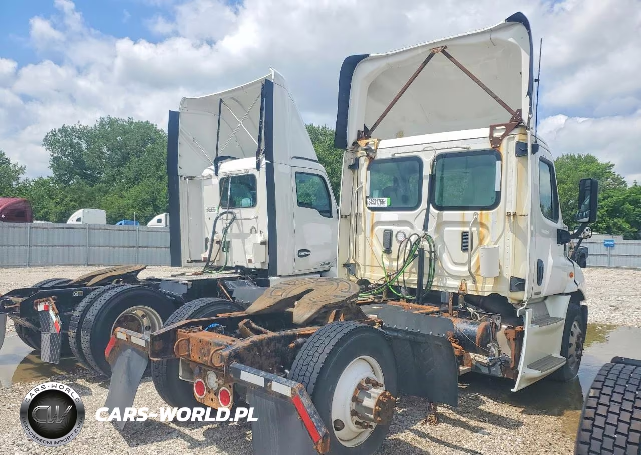 2016 Freightliner Cascadia 113 Semi Truck VIN:3AKBGADV8GSHB2471 - 4