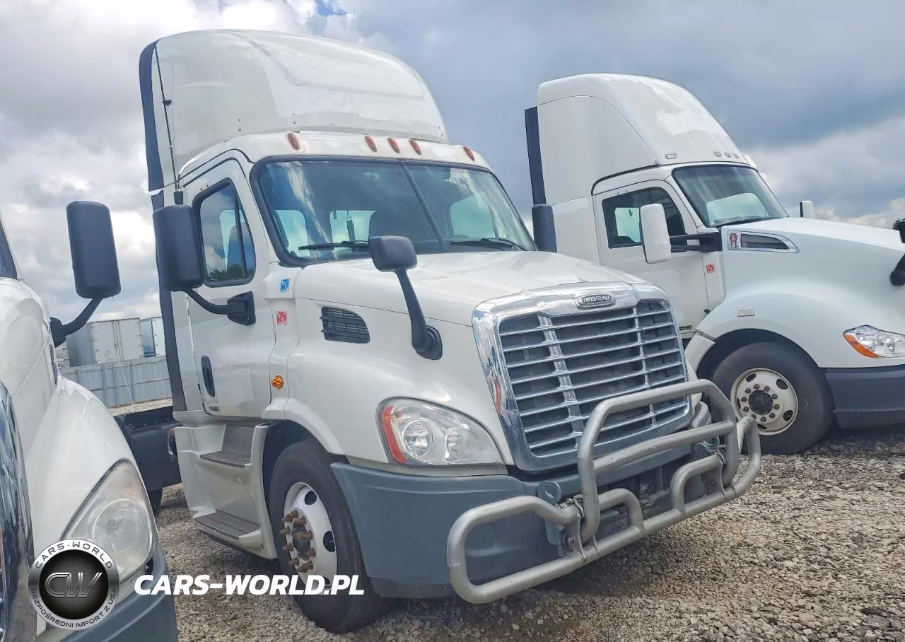 2015 Freightliner Cascadia Semi Truck