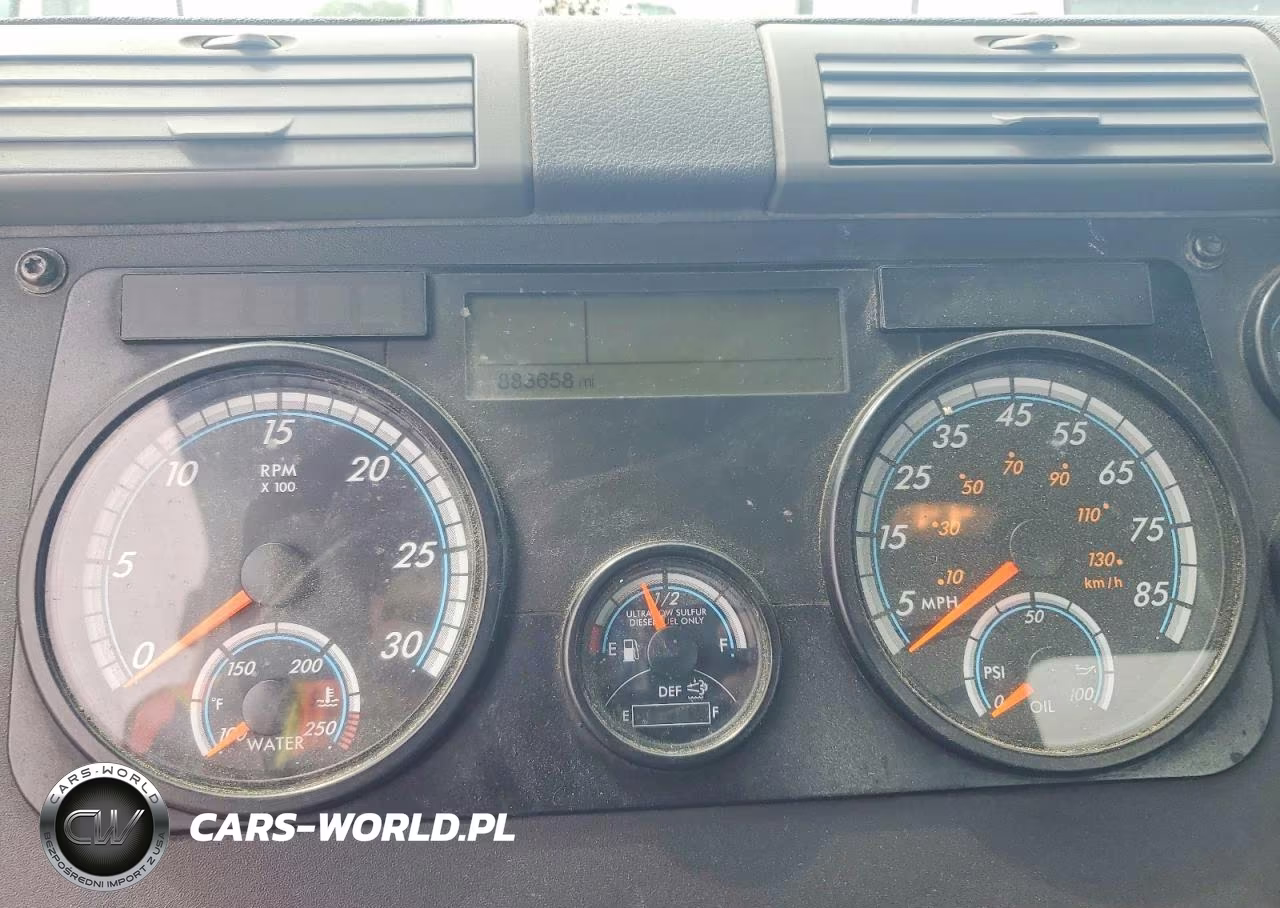 2015 Freightliner Cascadia Semi Truck VIN:3AKBGADV3FSGU9427 - 8