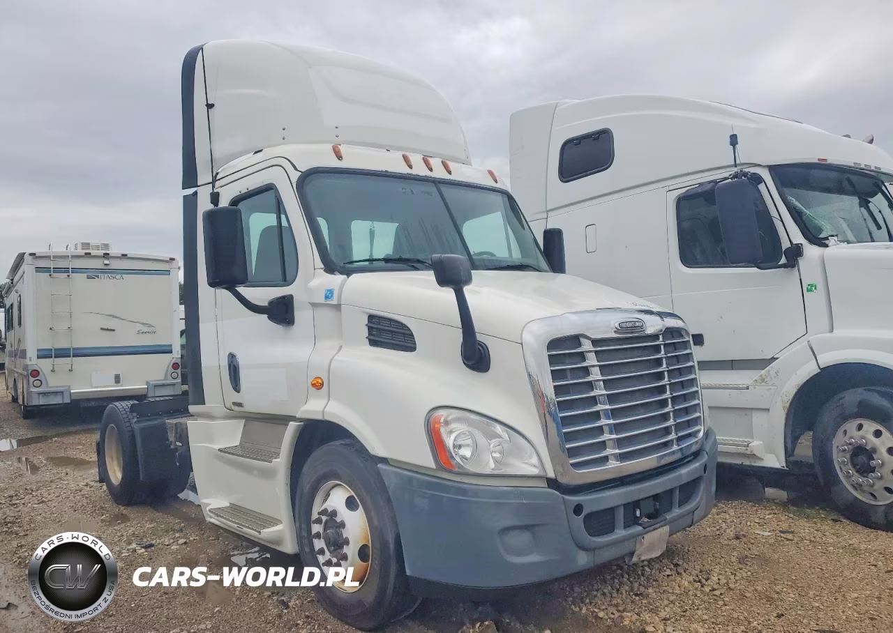 2015 Freightliner Cascadia Semi Truck