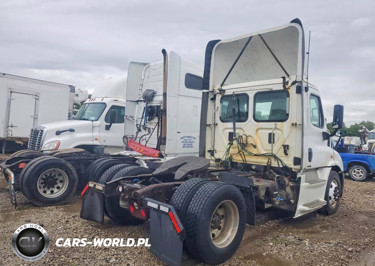 2015 Freightliner Cascadia Semi Truck VIN:3AKBGADV2FSGU9449 - 4