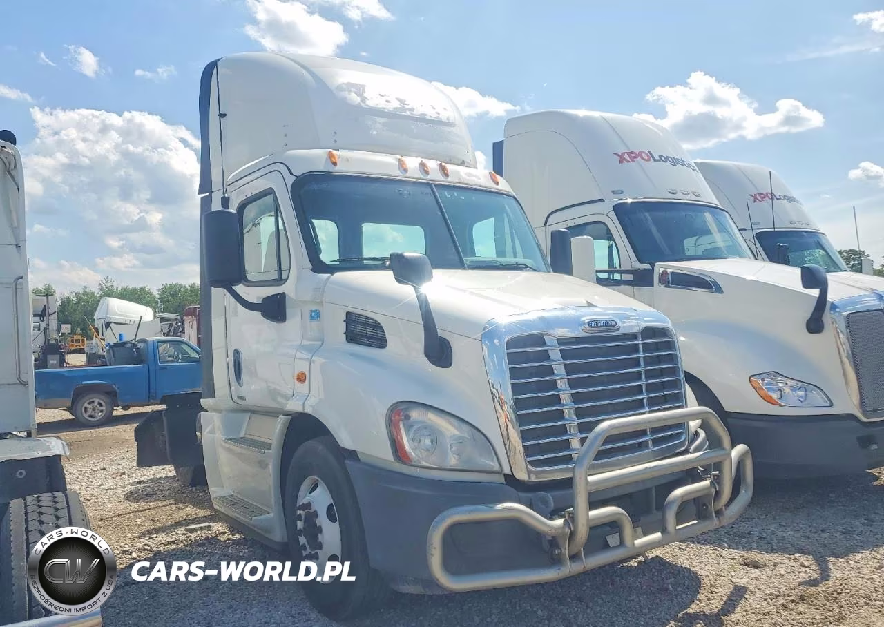 2015 Freightliner Cascadia Semi Truck