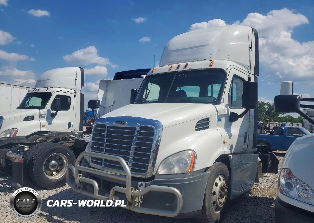2015 Freightliner Cascadia Semi Truck VIN:3AKBGADV3FSGU9329 - 2