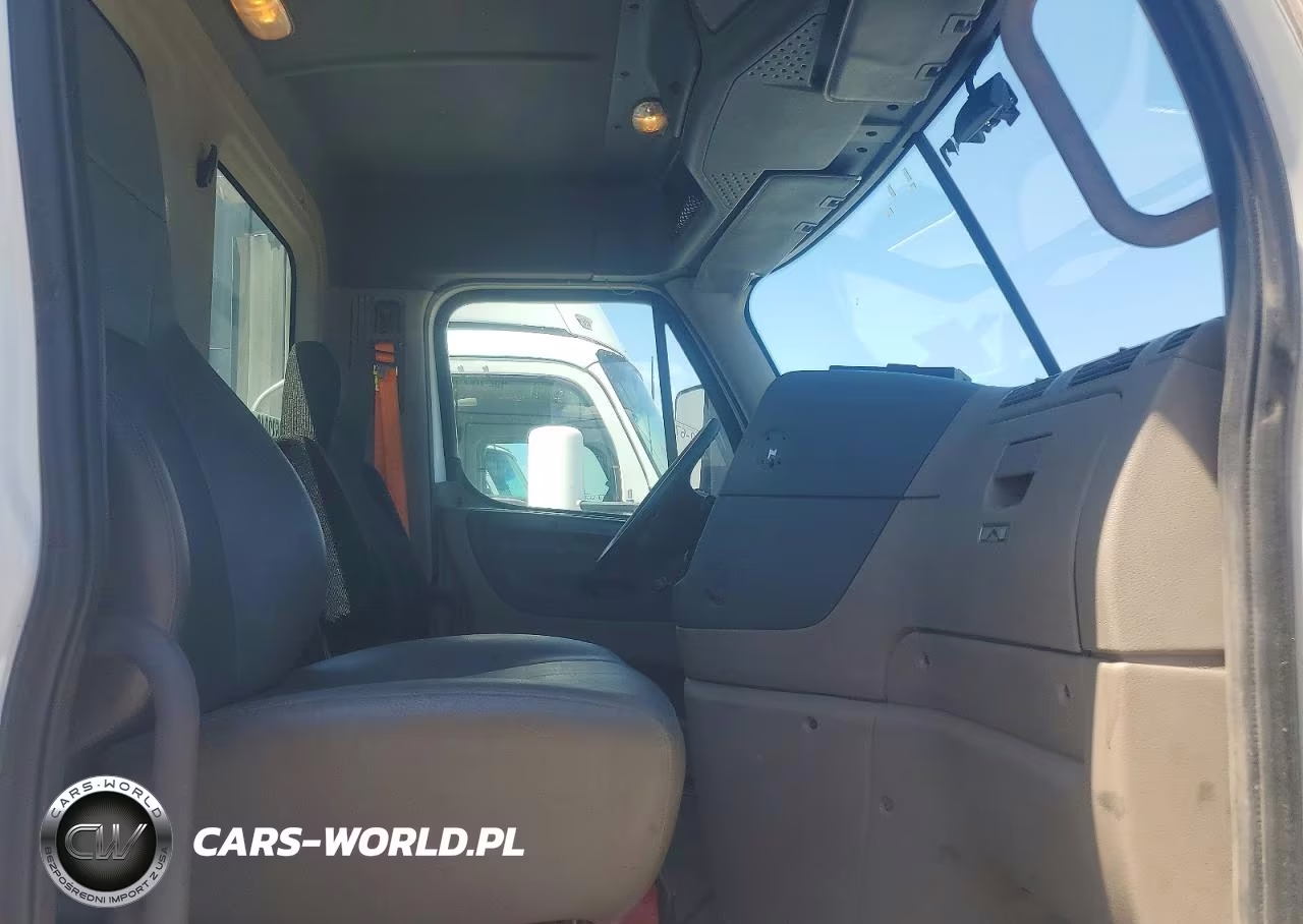 2015 Freightliner Cascadia Semi Truck VIN:3AKBGADV3FSGU9329 - 5