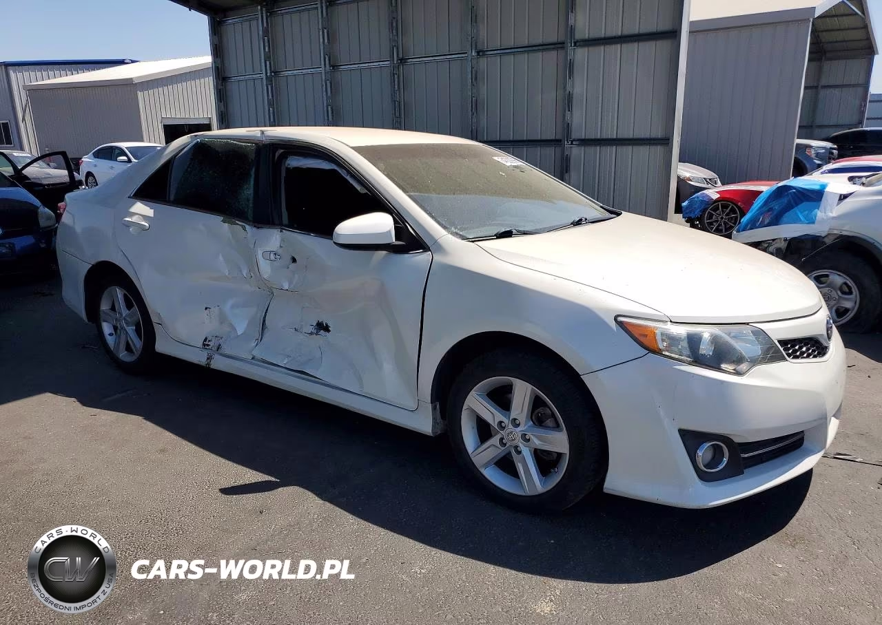 2014 Toyota Camry L VIN:4T1BF1FK2EU444174 - 4