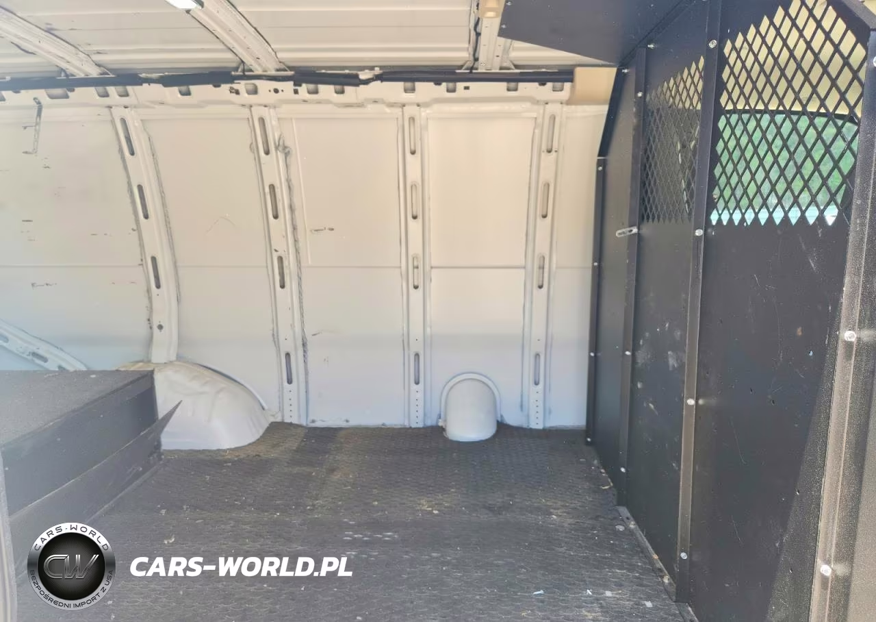 2020 Chevrolet Express 2500 Cargo Delivery Van VIN:1GCWGAFGXL1273784 - 10