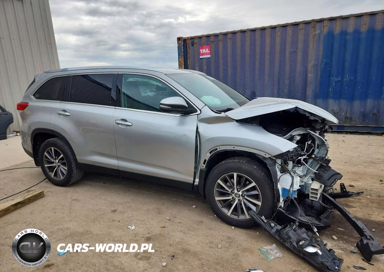 2019 Toyota Highlander Xle VIN:5TDJZRFH3KS595132 - 4