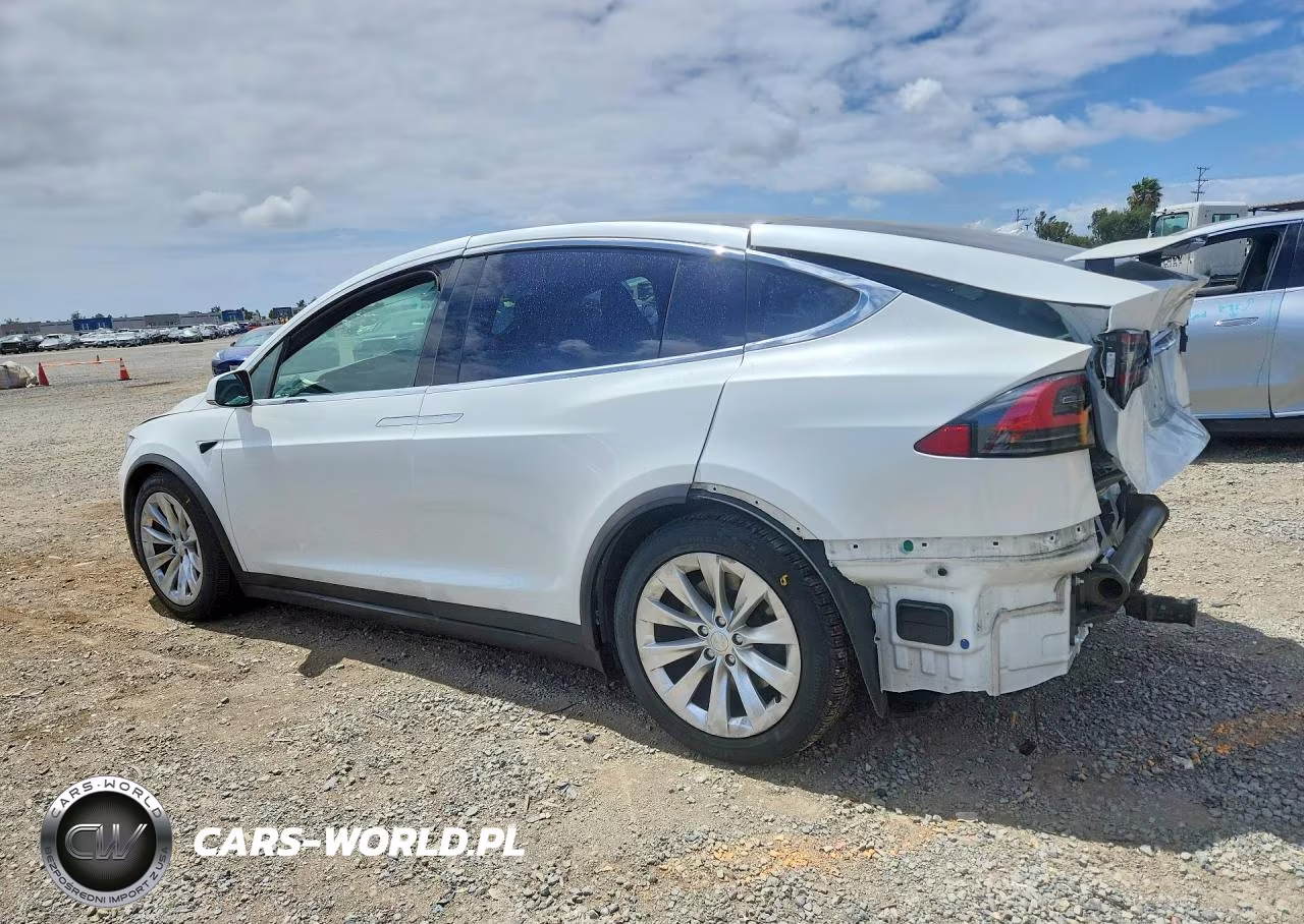 2020 Tesla Model X VIN:5YJXCAE20LF238426 - 2