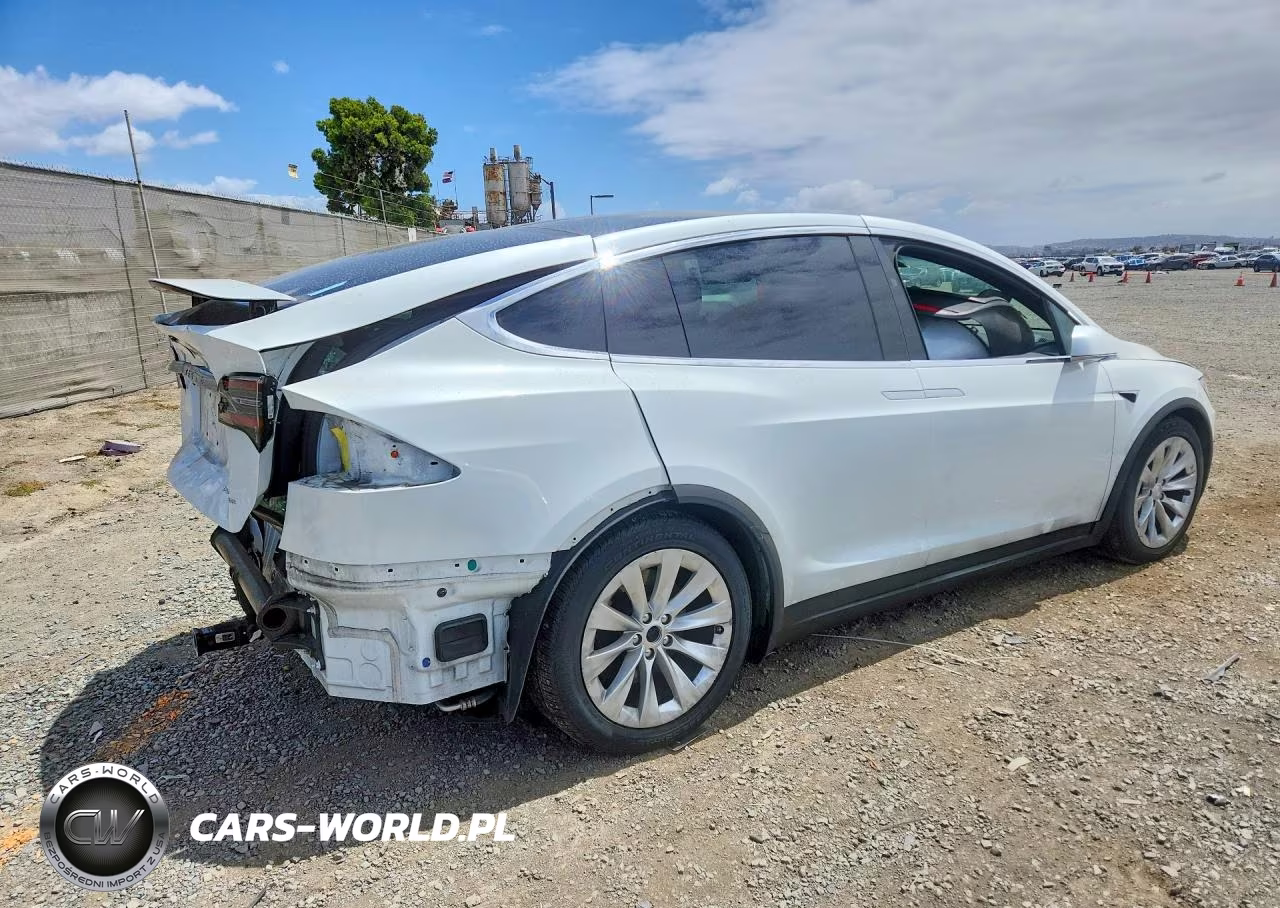 2020 Tesla Model X VIN:5YJXCAE20LF238426 - 3