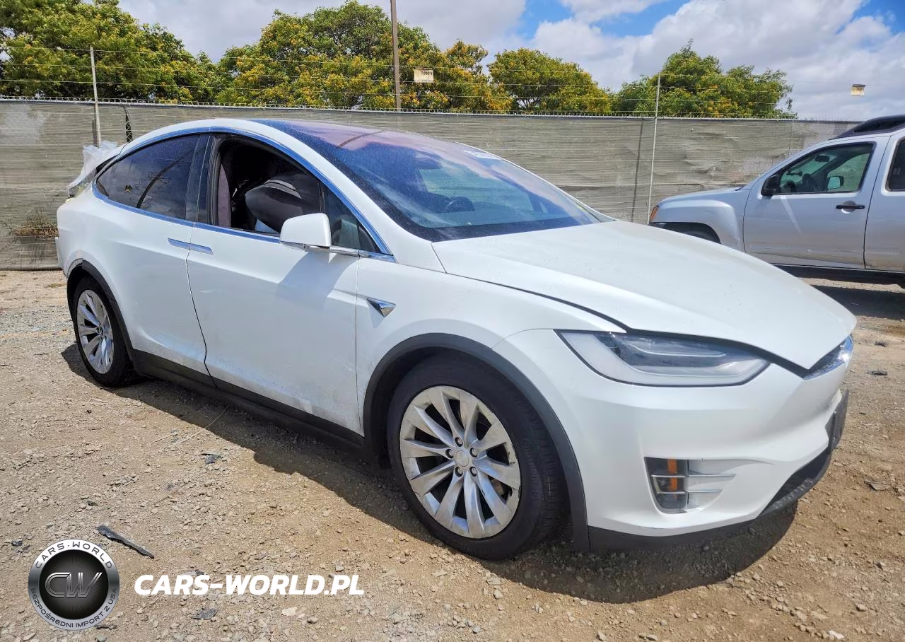 2020 Tesla Model X VIN:5YJXCAE20LF238426 - 4