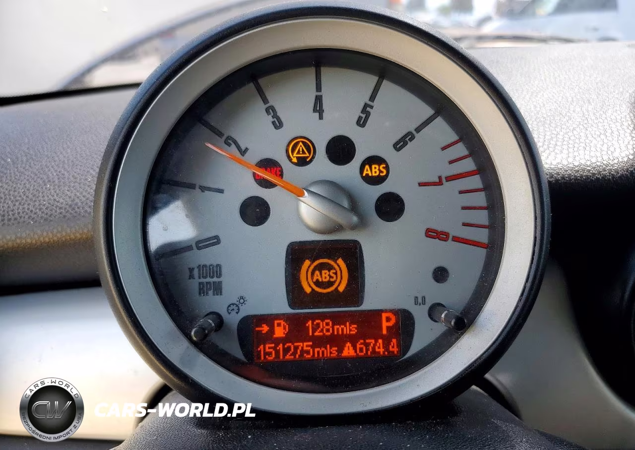 2009 Mini Cooper VIN:WMWMF33559TW79765 - 9