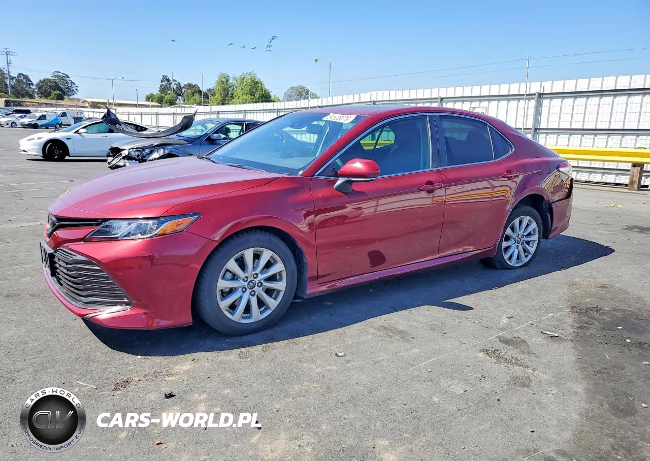 2018 Toyota Camry Le – zdjęcie 1 z 12